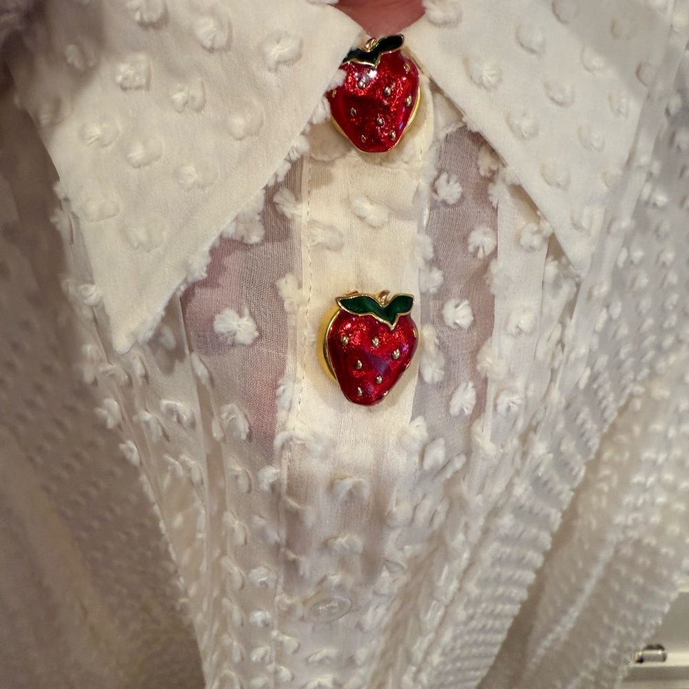 Strawberry Button covers, adorable to ad to any outfit - Picture 2 of 6